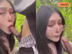 đi dã ngoại tiện chịch cô bạn gái ở trong rừng